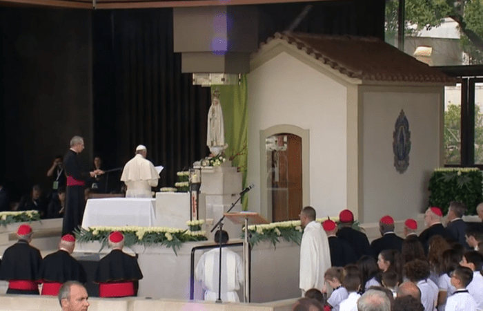 Papa_Francisco_na_Capelinha_das_Aparições_(12_de_Maio_de_2017)
